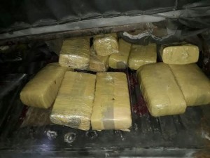 Ejército incauta 11 paquetes presumiblemente de marihuana en San Juan
