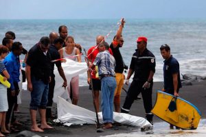 Muere surfista atacado por un tiburón en una isla francesa
