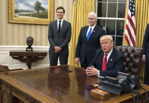 Plan de presupuesto de Trump eleva gasto de Defensa, recorta fondos Depto. Estado