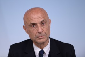 Italia presenta un plan para frenar la inmigración