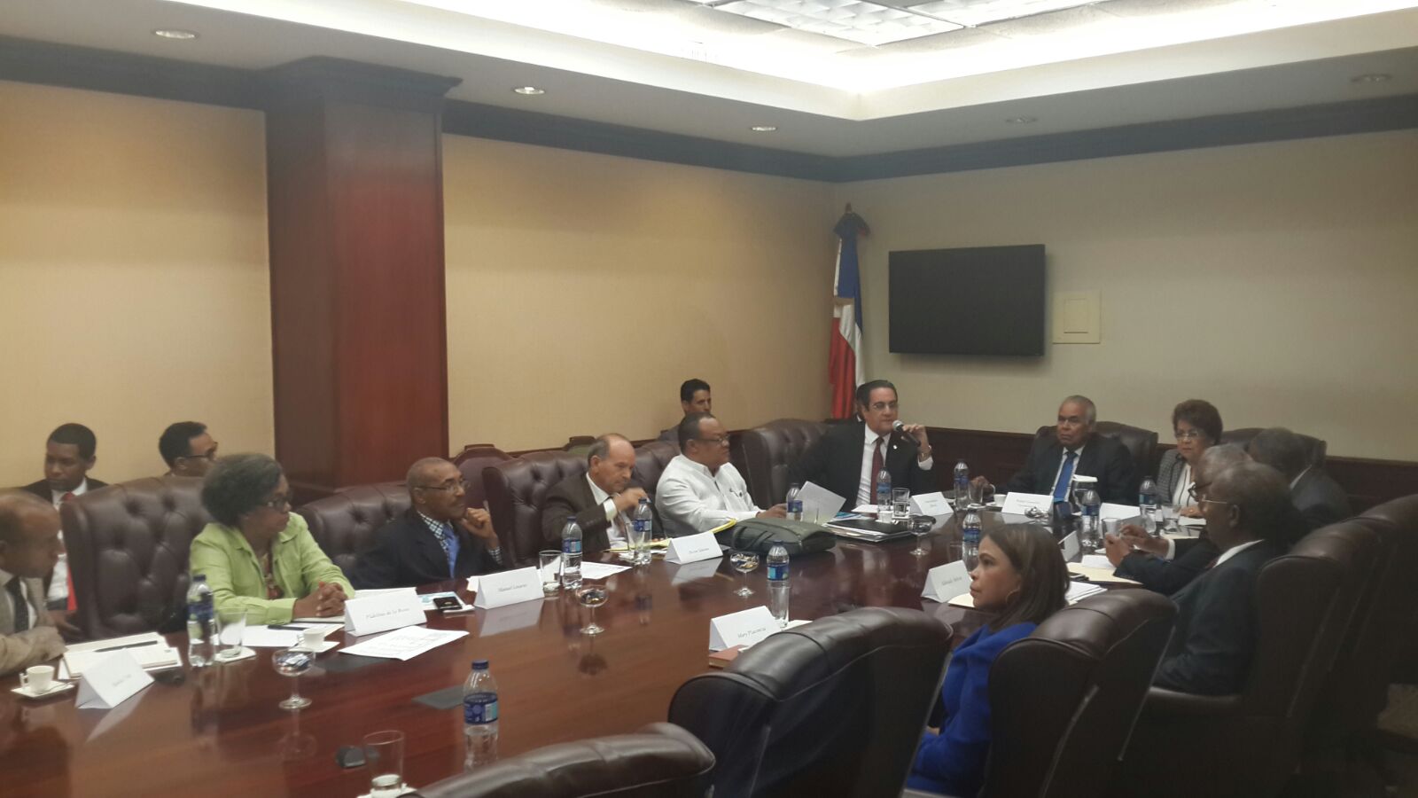 Reunidos MESCyT y representantes sectores UASD