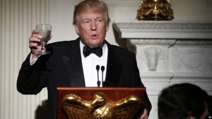 Trump y gobernadores discuten revocar y reemplazar el Obamacare