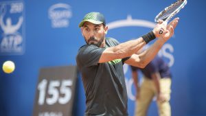 Víctor Estrella gana tercer título consecutivo de en el ATP de Quito