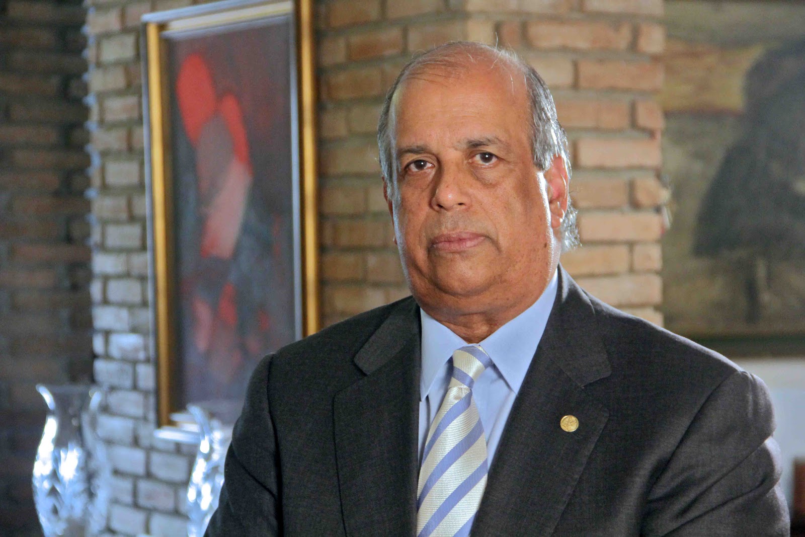 Efemérides Patrias considera muerte de Jesucristo no es motivo para ondear bandera a media asta