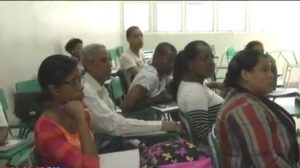 Profesores imparten docencia en horarios extras para recuperar tiempo perdido