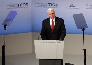 Mike Pence dice en Europa que exigirá responsabilidades a Rusia 