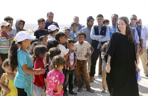 Angelina Jolie critica a Donald Trump por  veto migratorio