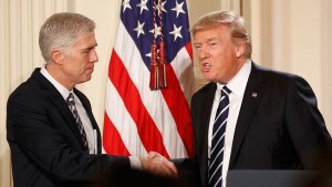 Trump tacha de mentiroso al senador que ha desvelado las críticas del candidato al Supremo