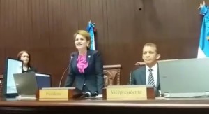 Lucía Medina niega haber retirado demanda contra comunicador
