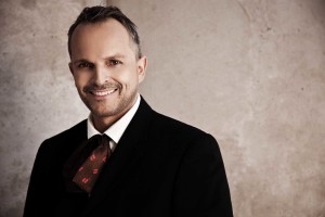 Miguel Bosé en el inicio de la gira 