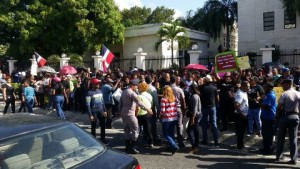Profesores de ADP  y UASD en protestas  y autoridades mudas