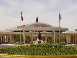 UASD amplía alcance de suspensión de docencia ante el paso del huracán Irma
