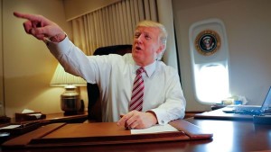 Donald Trump volvió a apuntar contra el juez que suspendió el veto migratorio: “Si algo sucede, cúlpenlo”