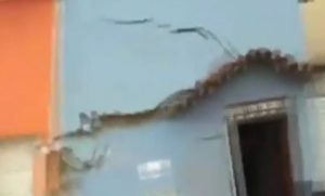 Desplome de edificaciones en Perú por fuertes lluvias al noroccidente del país
