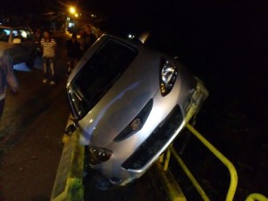 Dos hombres delicados tras accidentarse en puente Yaque Jarabacoa 
