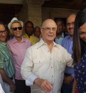 Hipólito aclara no acordó no decir que “aspiraba”; recibe felicitaciones de cumpleaños