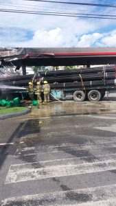 Incendio afecta estación de combustibles en Prolongación 27 de Febrero