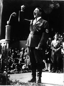 Detenido un hombre disfrazado de Hitler en la localidad natal del dictador