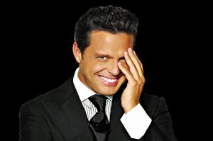 Reaparece Luis Miguel con rostro distinto