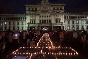 Presidente de Guatemala promete cambios tras incendio mortal