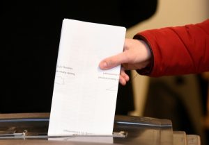 Los liberales en el poder en Holanda ganan frente a extrema derecha