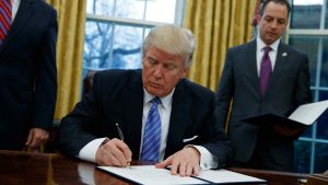 Trump aprobará plan para revertir las políticas medioambientales de Obama