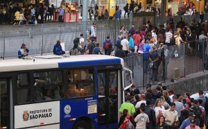 Brasil: chóferes protestan contra reforma de Temer y paralizan el tráfico  