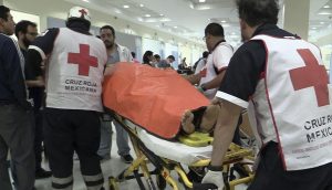 El gobierno de la ciudad en Estado de México confirmó que en la explosión falleció una mujer de 26 años de edad, un niño de 11 años y una niña de 6 años.