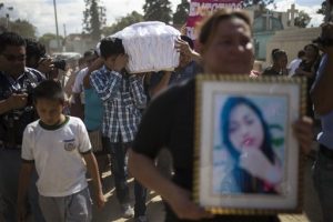 Guatemala: Exfuncionario debe permanecer en el país tras muerte de niñas 