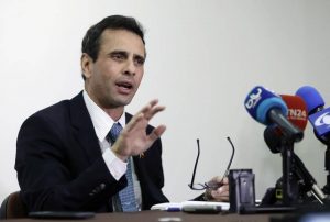 Está estable agente AMET atropellado hoy en av JFK. Conductora no quiso entregar documentos y aceleró vehículo atropellándolo. Está detenida