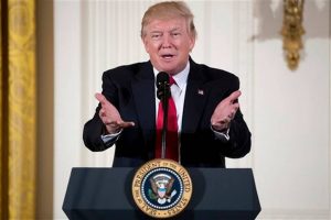 Sondeo refleja impopularidad de Trump salvo en economía