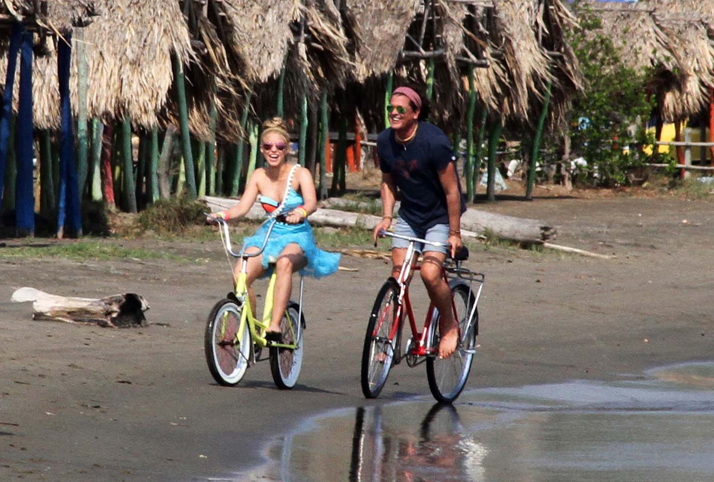 Demandan por supuesto plagio a Shakira y Carlos Vives por La bicicleta