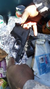 Organismos de seguridad decomisan pistolas camufladas en sacos de arroz 