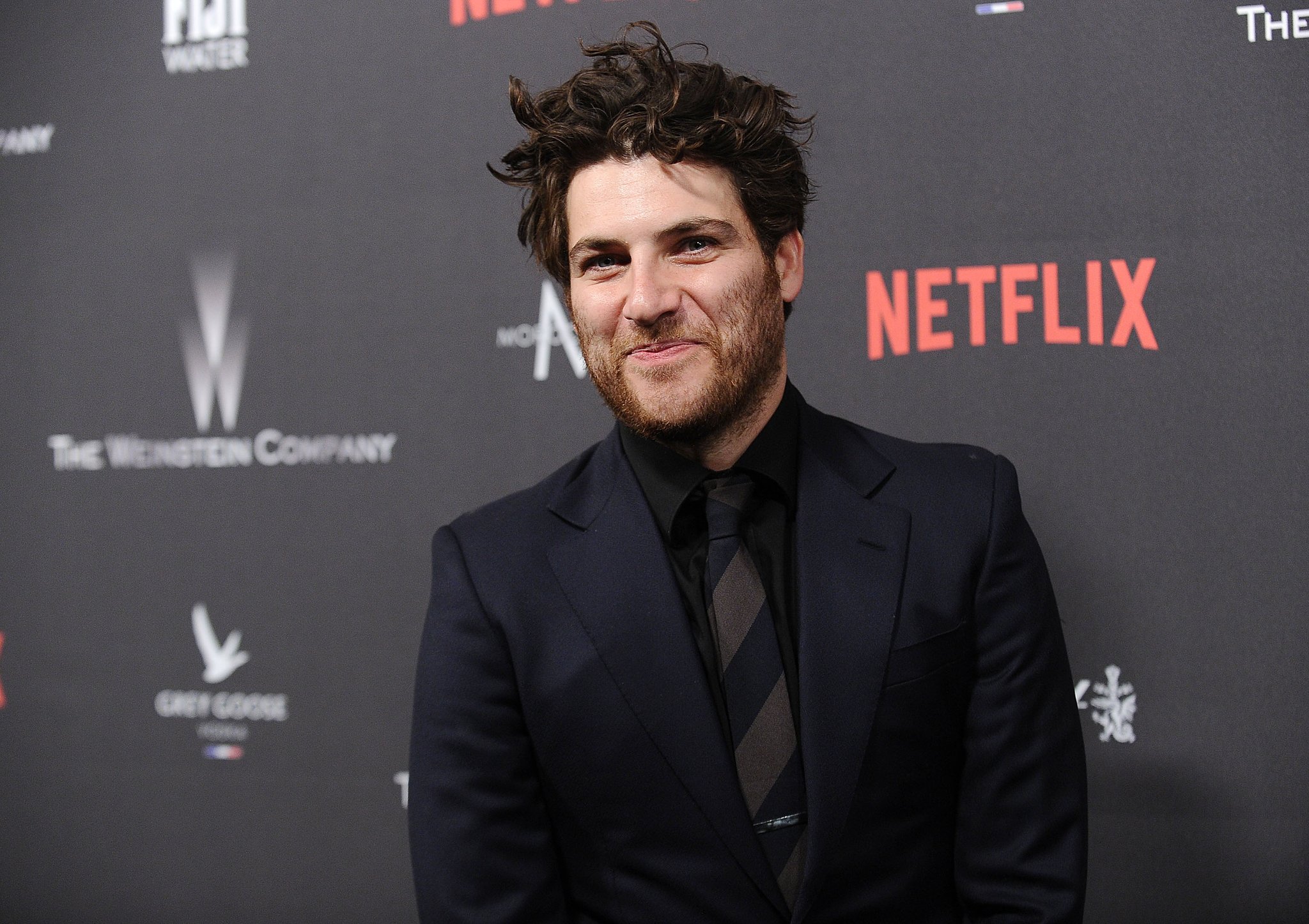 Arrestan al actor Adam Pally por posesión de drogas