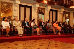 Presidente Medina  entrega Medalla al Mérito a 13 dominicanas 