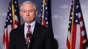 Demócratas y republicanos pidieron la renuncia de  Sessions por haber ocultado sus reuniones con el embajador ruso