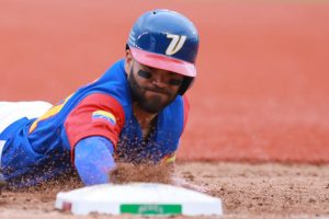 Con sufrimiento, Venezuela consigue primer triunfo en el Clásico