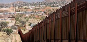 Iglesia católica: trabajar en muro de Trump es traición a la patria  