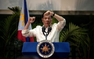 Presidente de Filipinas amenaza con decretar la ley marcial