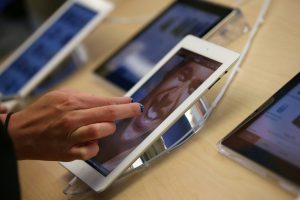 EEUU prohibirá computadores y tabletas en vuelos desde Medio Oriente
