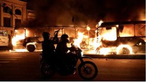 Disturbios en Brasil: bloqueos, incendios,  huelga general