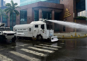 Venezuela: cincuenta niños desalojados de un hospital durante los disturbios