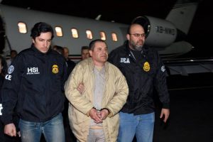 Abogados dicen que le controlan la TV al “El Chapo”