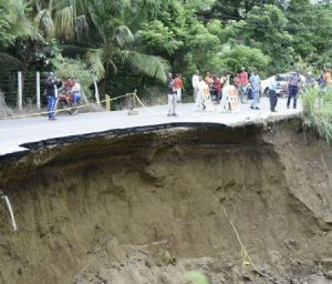 Cierran cruce de La Herradura en Santiago