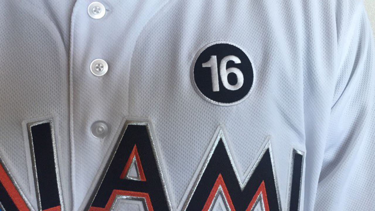 Marlins usan un parche con número 16 en honor al lanzador José Fernández