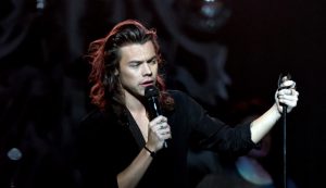 Cantante Harry Style lanza su primer sencillo como solita