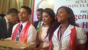 Galardonan estudiantes y maestros meritorios de Hato Mayor