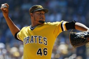 El dominicano Iván Nova, de los Piratas de Pittsburgh, hace un lanzamiento en la primera entrada del encuentro del domingo 23 de abril de 2017, ante los Yanquis de Nueva York (AP Foto/Gene J. Puskar)