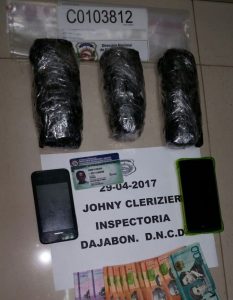 CESFRONT y organismos de seguridad detienen hombre con marihuana 