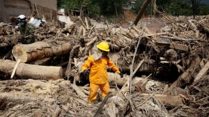 Presidente Colombia suspende búsqueda de sobrevivientes de la tragedia en Mocoa